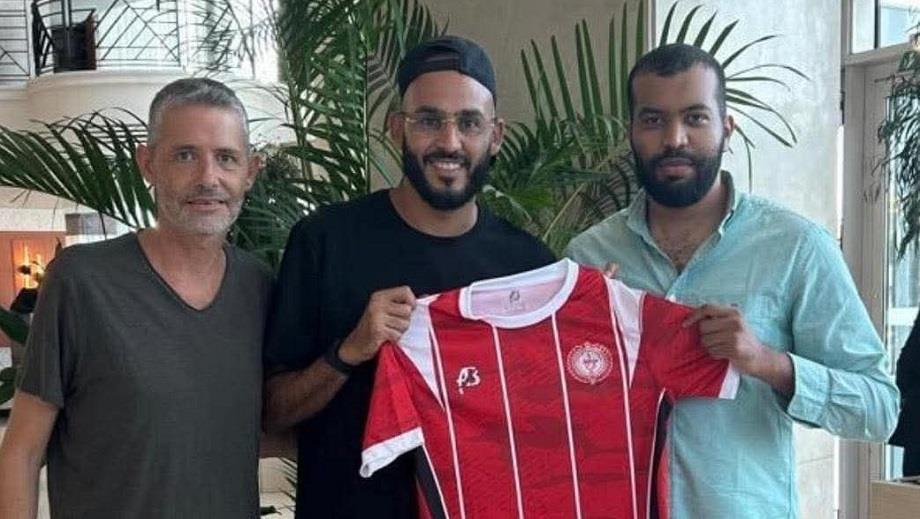 Football : Khalid Boutaïb s’engage avec le KACM pour une saison