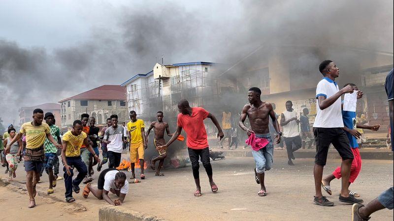 Sierra Leone: les émeutes meurtrières de mercredi visaient à créer une "insurrection"