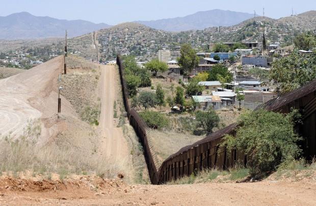 الحدود الأمريكية-المكسيكية .. 1,82 مليون عملية اعتقال في أقل من سنة
