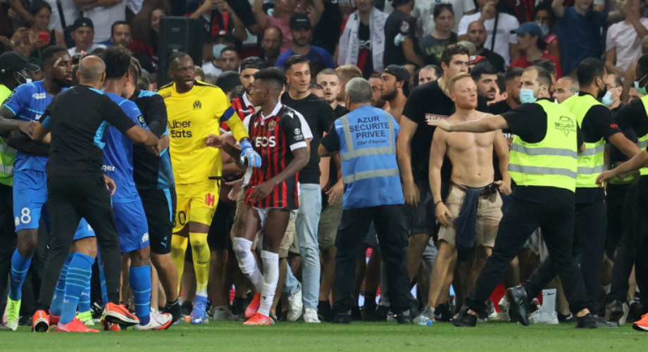كرة القدم: الرابطة الفرنسية "تدين بشدة أعمال العنف" في مباراة نيس ومرسيليا