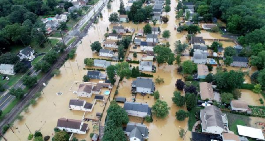 مصرع 16 شخصا على الأقل جراء فيضانات في ولاية تينيسي الأمريكية