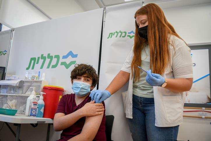 إسرائيل تلقح طلبة المدارس ضد فيروس كورونا تجنبا للإغلاق