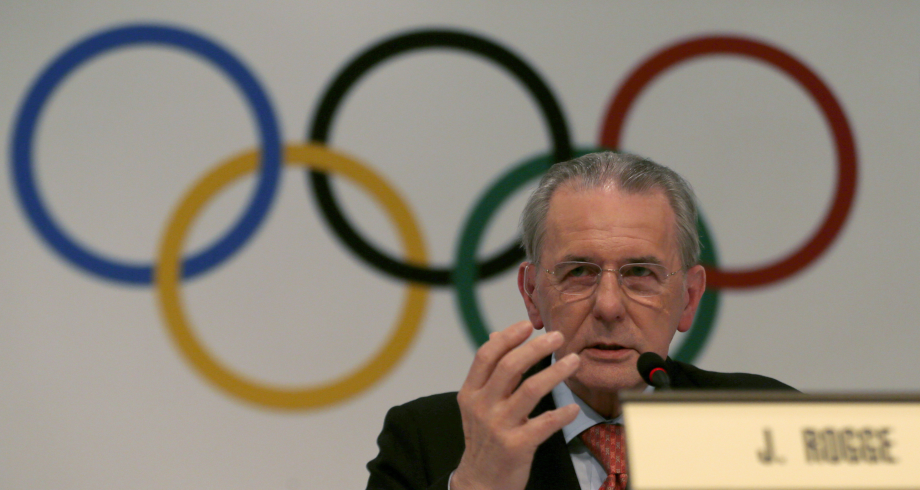 وفاة رئيس اللجنة الأولمبية الدولية السابق جاك روغ