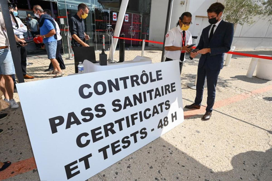 France: le patronat demande l'arrêt du « pass sanitaire » dans les centres commerciaux