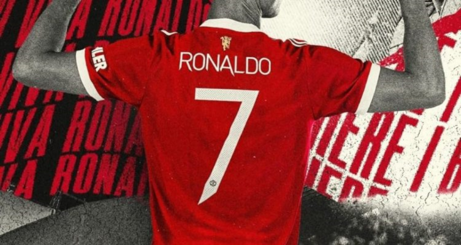 كريستيانو رونالدو سيرتدي القميص "رقم 7" مع مانشستر يونايتد