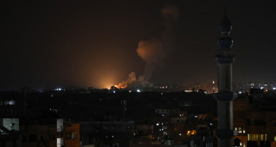 الطيران الحربي الإسرائيلي يقصف عدة مواقع في قطاع غزة
