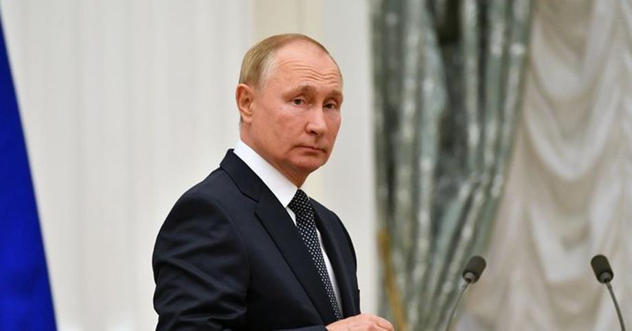 بوتين يخضع للحجر بعد إصابات بكوفيد في أوساطه