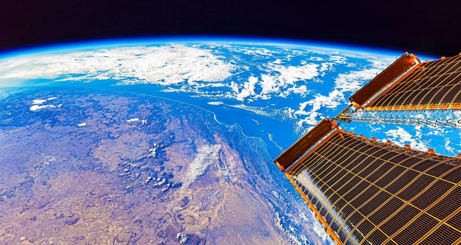 رواد فضاء صينيون يستكملون ثلاثة أشهر في مدار الأرض في سياق إنشاء محطة فضائية