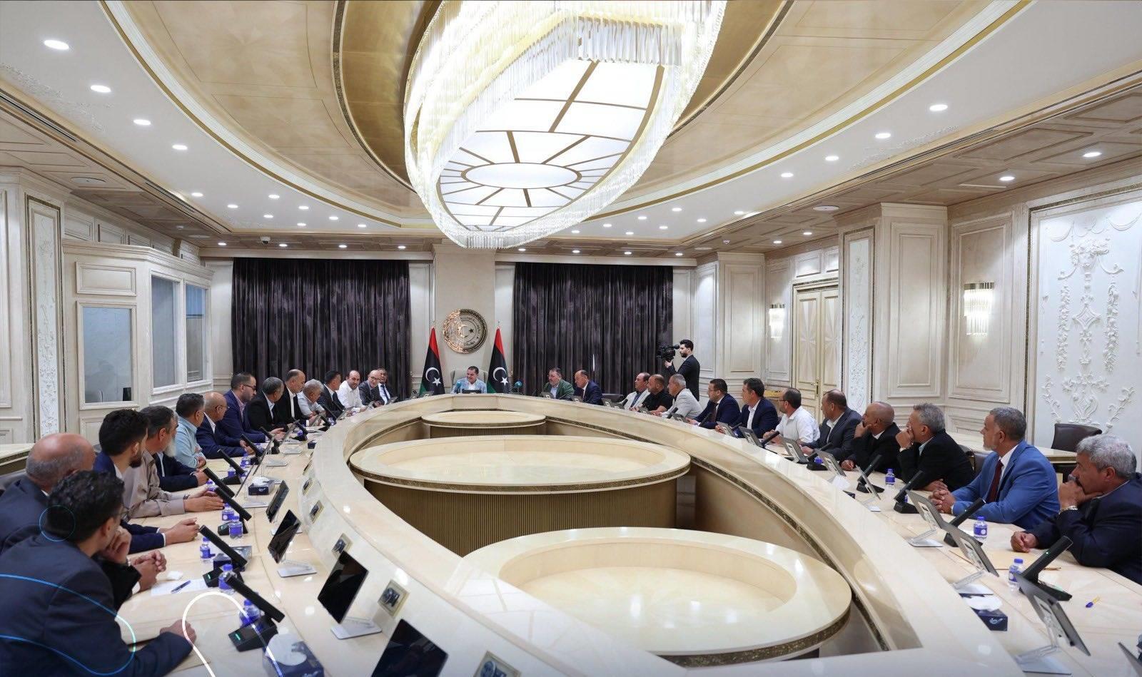حكومة الوحدة الوطنية الليبية تشكل لجنة لتسلم سجنين اثنين غير خاضعين لاشرافها حكومة الوحدة الوطنية الليبية تشكل لجنة لتسلم سجنين اثنين غير خاضعين لاشرافها