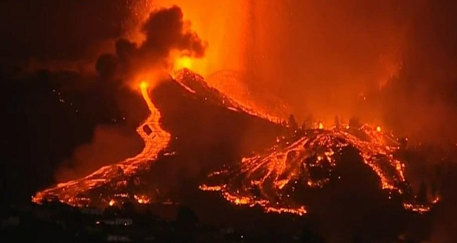 Volcan en éruption aux Canaries: évacuation massive de la population locale