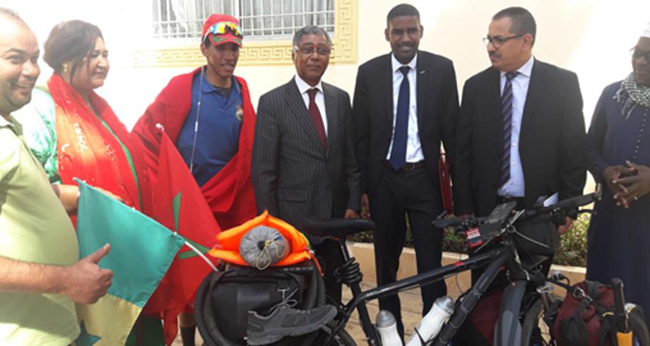 الدراج المغربي عياد المفتاحي يصل إلى دكار المرحلة الثانية من رحلة عبر 3 قارات