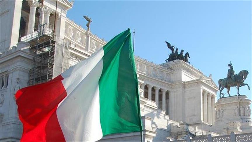 الإيطاليون يدلون بأصواتهم في الانتخابات التشريعية