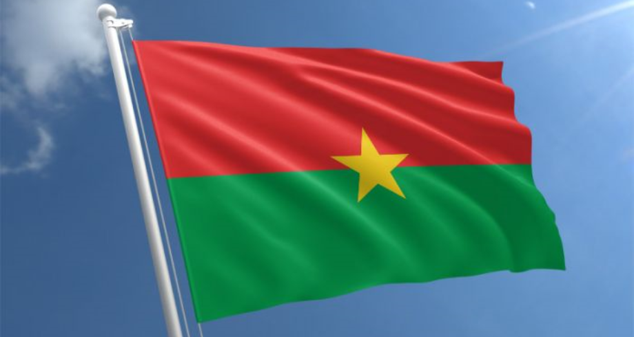 بوركينا فاسو .. سماع دوي طلقات نارية في حي القصر الرئاسي بواغادوغو وانقطاع البث التلفزي