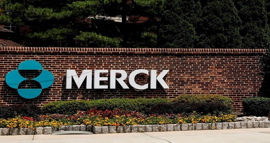 Covid-19: Merck affirme que son traitement réduit de 50% le risque de décès