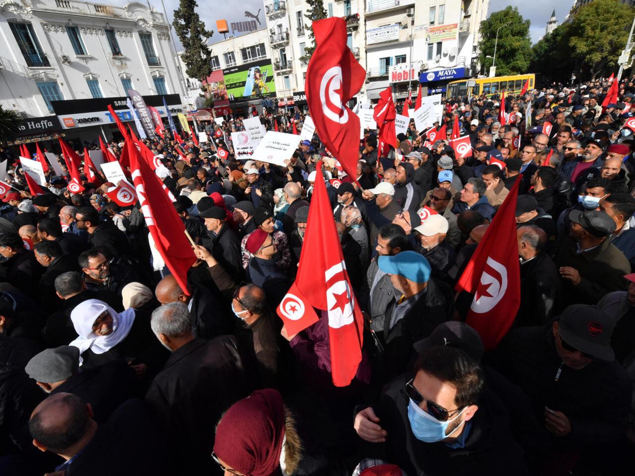 Tunisie: Des détenus politiques en grève de la faim pour dénoncer leur détention (comité de défense)