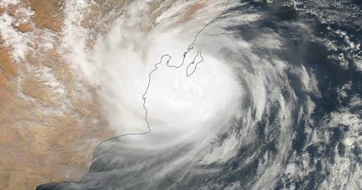 Cyclone tropical à Oman: un enfant mort, vols suspendus et écoles fermées