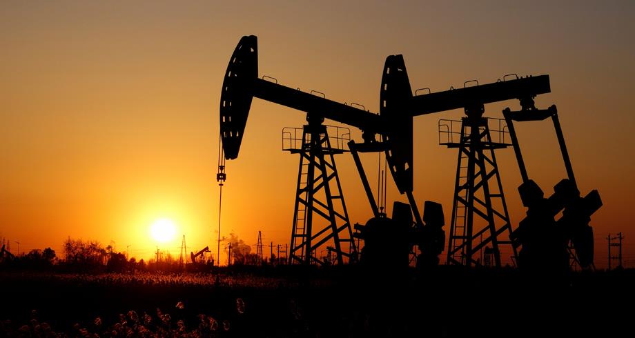 انخفاض ملحوظ في أسعار النفط مع الانتشار السريع للمتحور "أوميكرون"