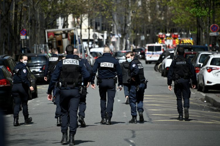 France: un mort et deux blessés dans une fusillade à l'arme lourde près de Paris