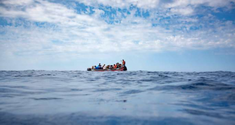 العثور على جثث عشرة مهاجرين على متن قارب قبالة السواحل الليبية