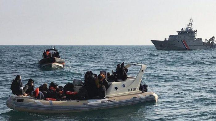 Manche: sauvetage de 213 migrants qui tentaient de rejoindre l'Angleterre