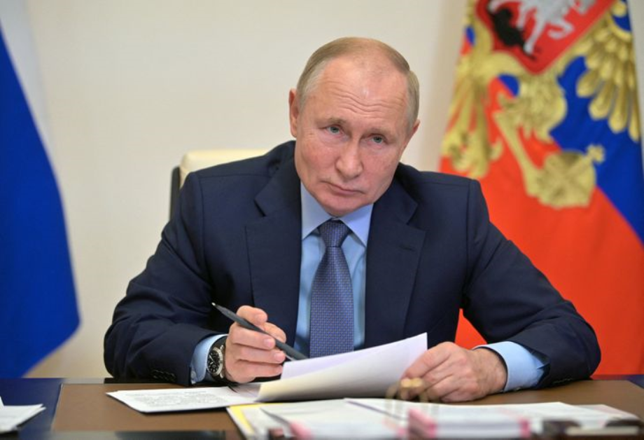 Russie: Poutine approuve un congé payé pour freiner l’épidémie de Covid-19
