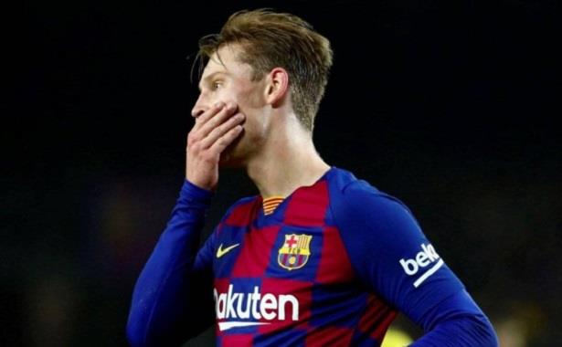 برشلونة يعلن تعرض لاعبه دي يونغ لإصابة عضلية