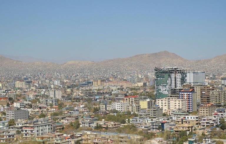 Explosions et tirs entendus près d'un hôpital militaire à Kaboul