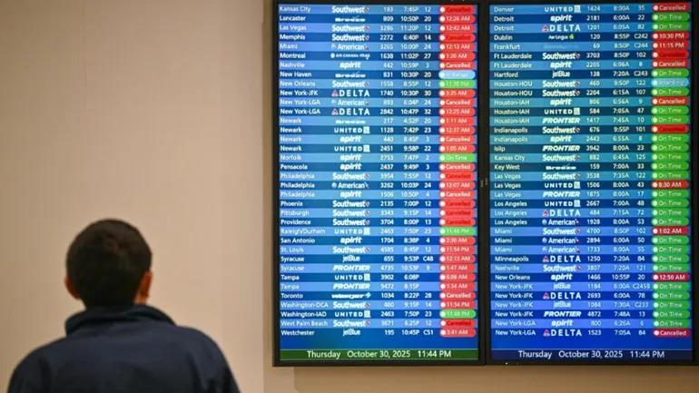 الولايات المتحدة.. عمليات إلغاء الرحلات الجوية اليومية تتجاوز ألفي رحلة الولايات المتحدة.. عمليات إلغاء الرحلات الجوية اليومية تتجاوز ألفي رحلة