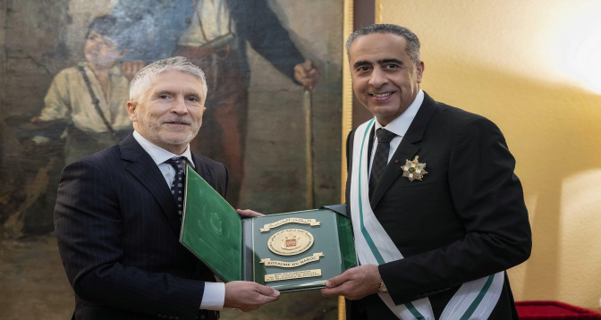 Abdellatif Hammouchi décoré à Madrid de la Grand-Croix de l'Ordre du Mérite de la Garde civile espagnole Abdellatif Hammouchi décoré à Madrid de la Grand-Croix de l'Ordre du Mérite de la Garde civile espagnole