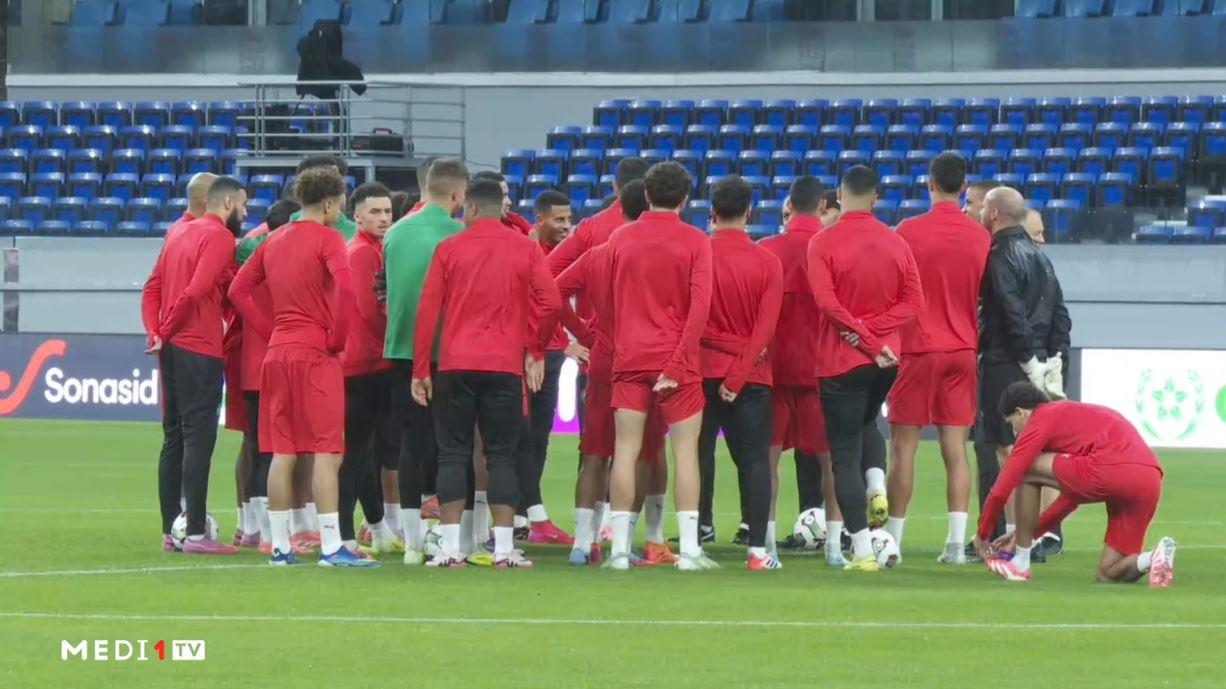 في أجواء ممطرة.. أسود الأطلس يضعون اللمسات الأخيرة قبل لقاء موزمبيق