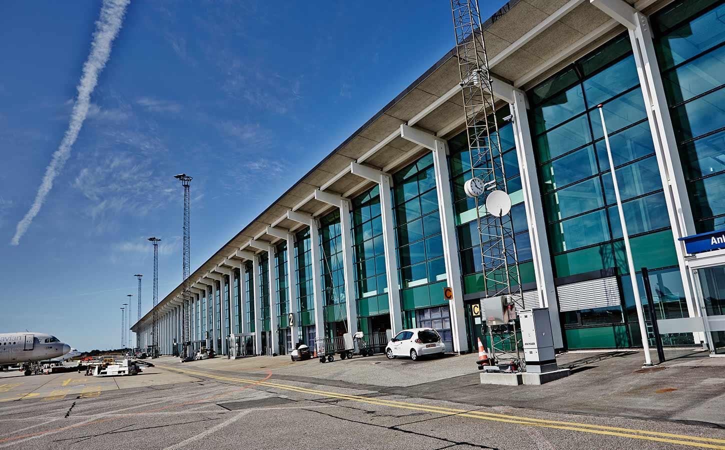 إغلاق مطار دنماركي بعد إنذار بتحليق مسيرات