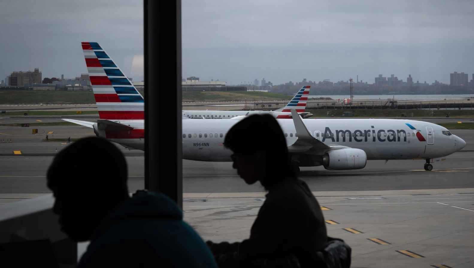 الولايات المتحدة.. انتهاء القيود المفروضة على حركة الملاحة الجوية خلال الإغلاق الحكومي