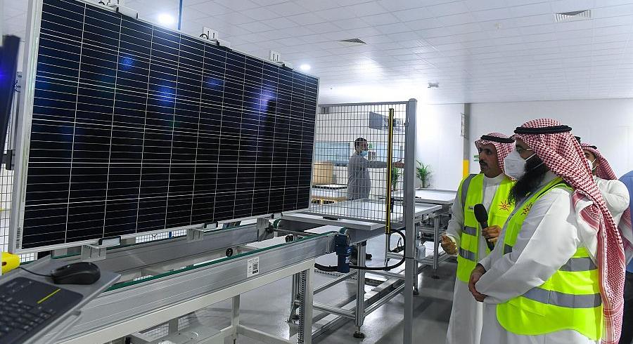 السعودية: تدشين أكبر مصنع لإنتاج ألواح الطاقة الشمسية في الشرق الأوسط وشمال إفريقيا