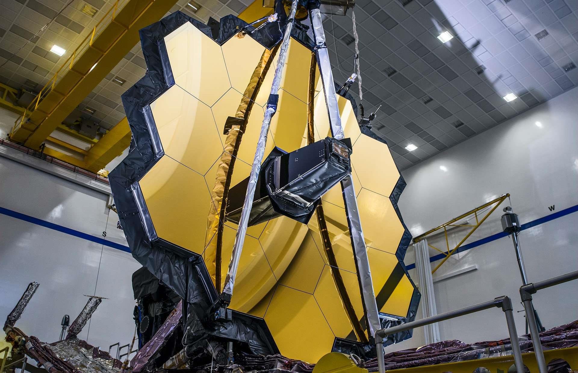 Le décollage du télescope James Webb repoussé de quelques jours après un "incident"