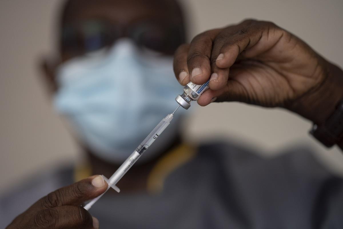 كوفيد-19: البلدان الإفريقية حصلت على 403 ملايين جرعة لقاح، والمغرب على رأس القائمة