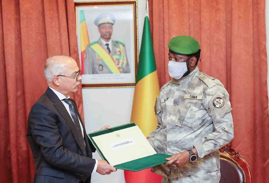 Mali : Le Président de la transition reçoit Chakib Benmoussa, porteur d'un message du Roi Mohammed VI