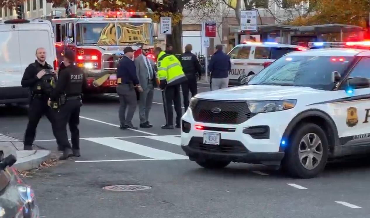 مكتب التحقيقات الفيدرالي: "الجنديان اللذان استهدفا في إطلاق النار بواشنطن على قيد الحياة لكنهما في حالة حرجة"