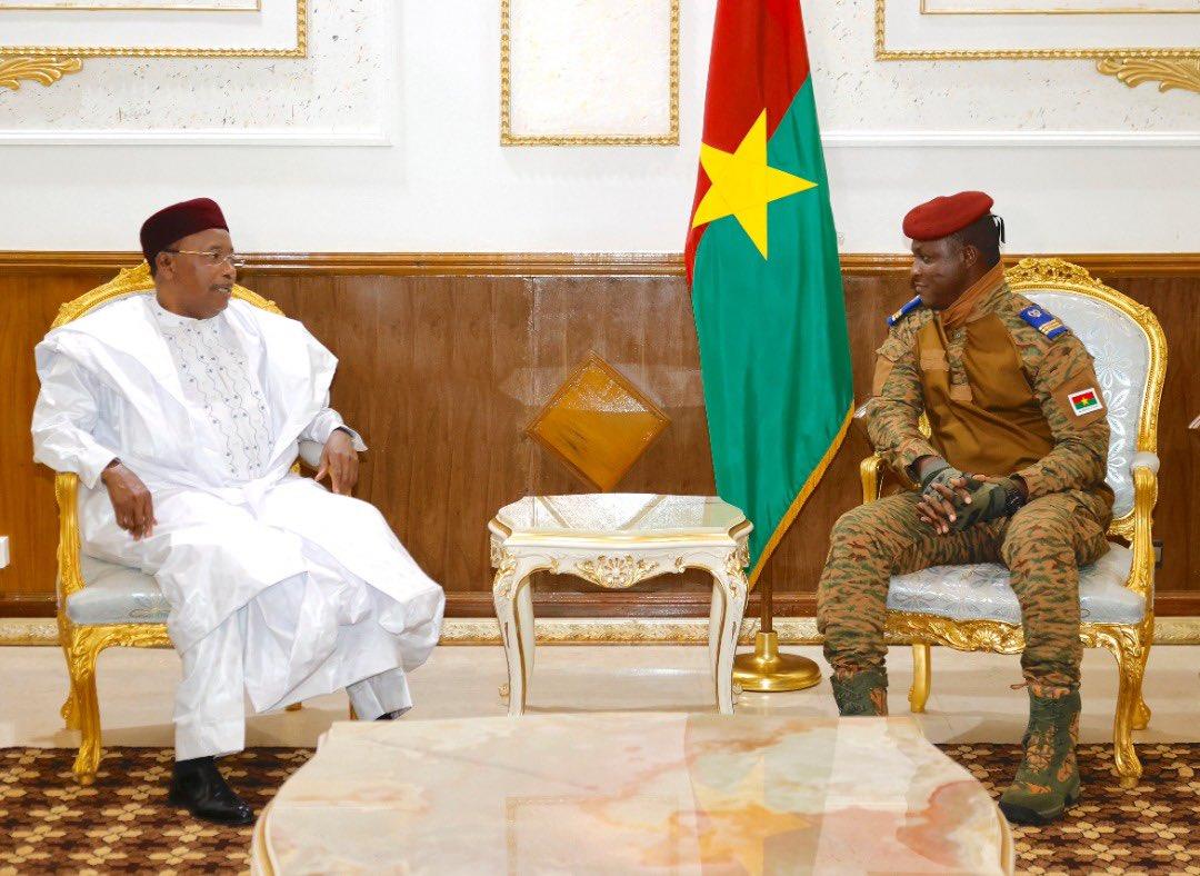 Burkina Faso : Mahamadou Issoufou échange avec le Président Traoré sur la transition
