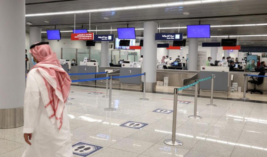 Omicron: l'Arabie saoudite lève l'interdiction d'entrée pour les voyageurs en provenance de six pays