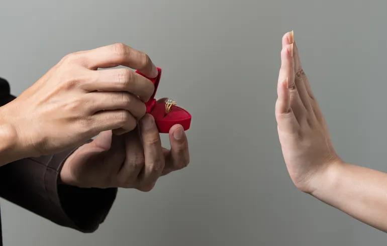 وهبي: زواج القاصرات تراجع ومكان الفتاة هو المدرسة وليس الزواج