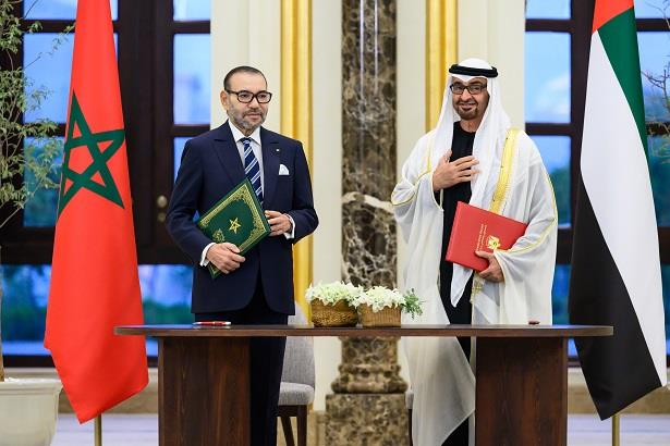 جلالة الملك والرئيس الإماراتي يترأسان مراسم تبادل العديد من مذكرات التفاهم الموقعة بين المغرب والإمارات