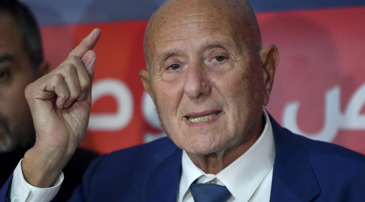 اعتقال المعارض التونسي أحمد نجيب الشابي لتنفيذ حكم بالسجن 12 سنة