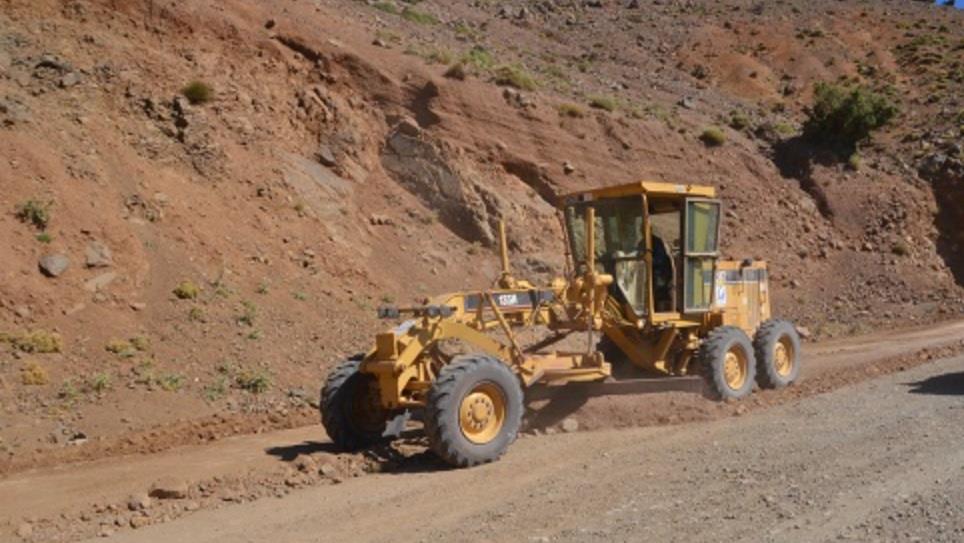 إقليم تارودانت.. تعبئة متواصلة لإصلاح الطرق المتضررة من زلزال الحوز