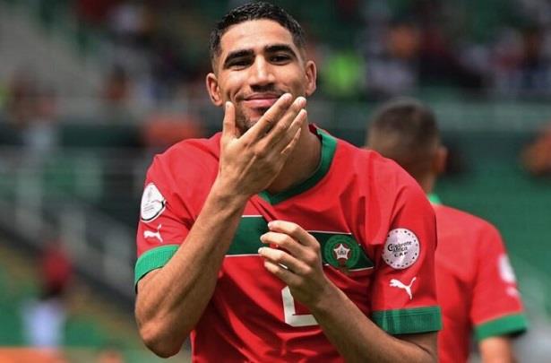 حكيمي ضمن التشكيلة المثالية لسنة 2025