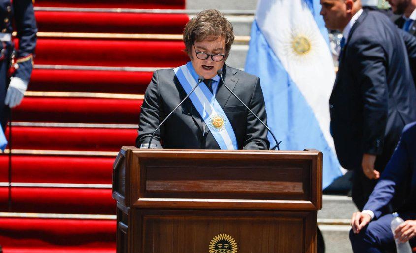 Argentine : le nouveau président promet "une lumière au bout du chemin"