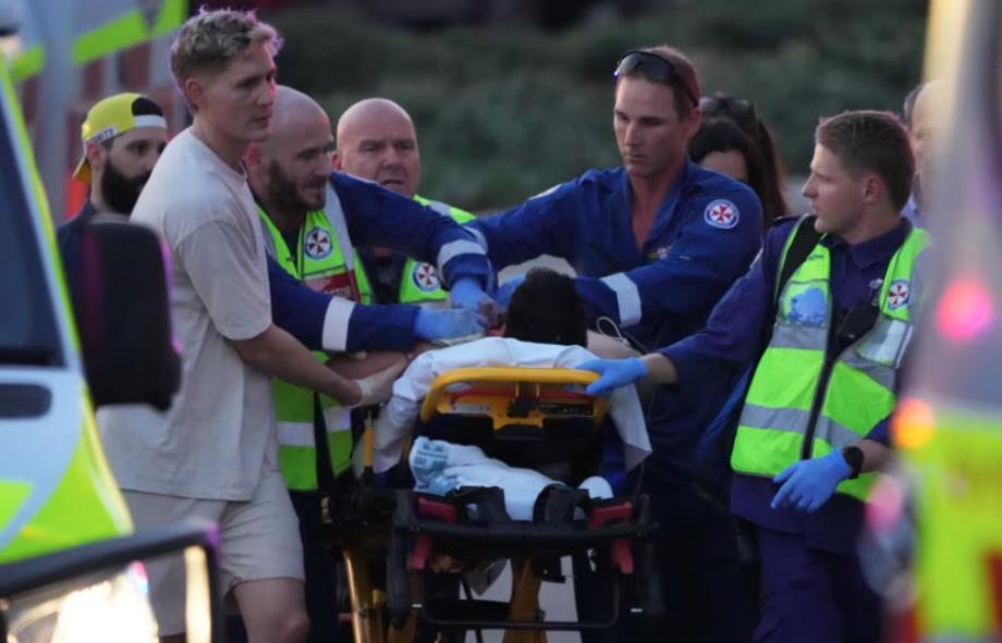 Australie: 10 morts dans une fusillade sur une plage à Sydney Australie: 10 morts dans une fusillade sur une plage à Sydney