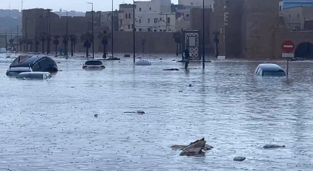 فيديو .. فيضانات تغرق شوارع آسفي وتخلف خسائر جسيمة فيديو .. فيضانات تغرق شوارع آسفي وتخلف خسائر جسيمة