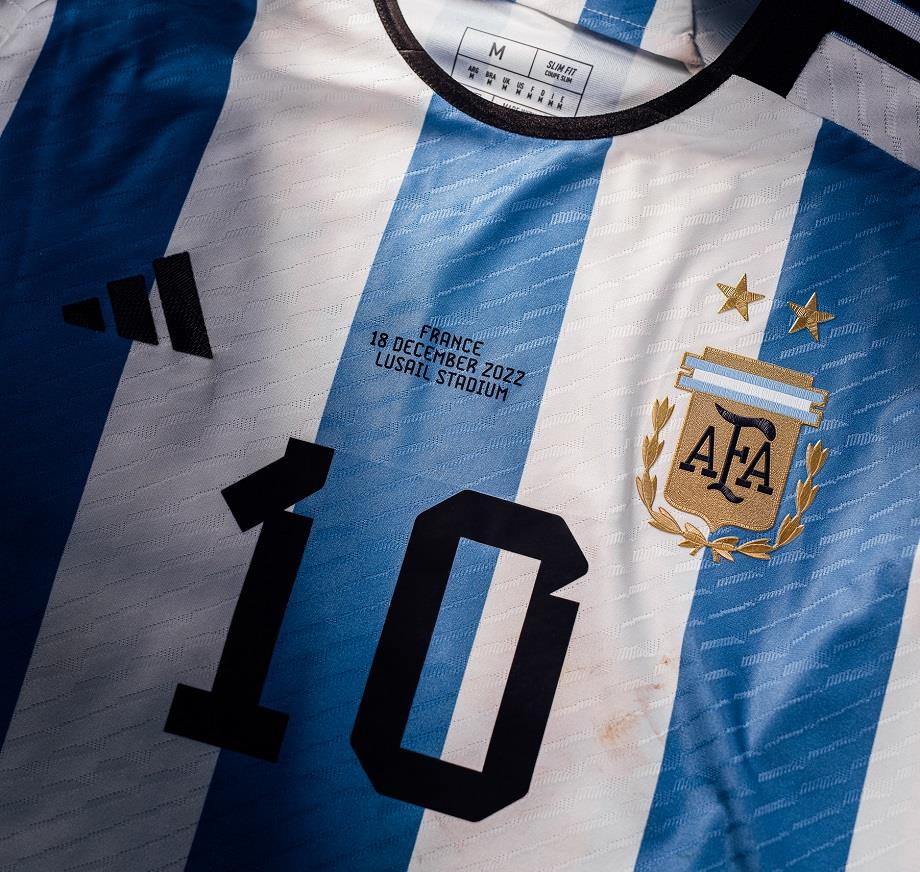 Coupe du monde 2022 : les maillots de Messi vendus aux enchères